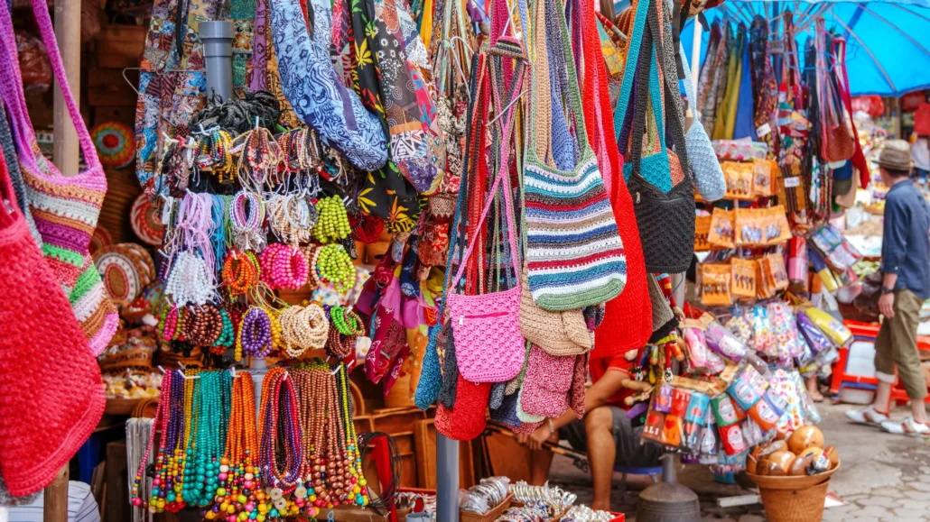 Colorful handmade bags, jewelry, and souvenirs at a vibrant local market in Seminyak, Bali – perfect for shopping unique Balinese crafts.