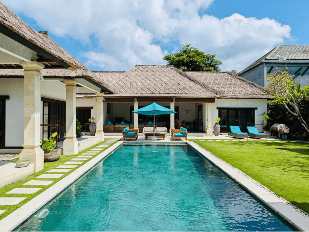 Villa Darma 5 Bedroom private villa in Seminyak with tropical garden and swimming pool