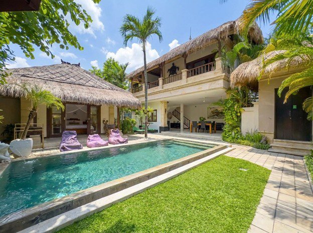 Villa Krisna, a private 3 bedroom Seminyak villa with tropical garden and swimming pool