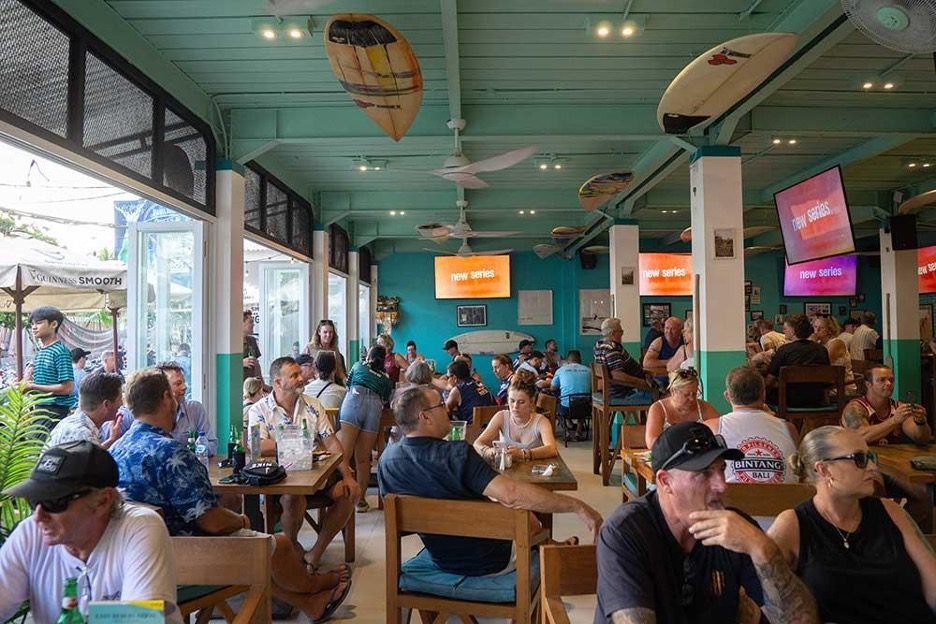 Sports bar near Seminyak villas with restaurants in Bali