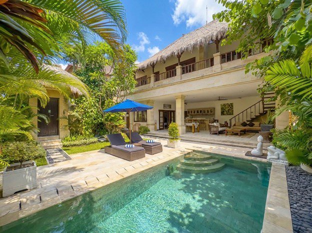 Villa Nakula, a centrally located 3 bedroom Seminyak villa with private pool close to restaurants and beach