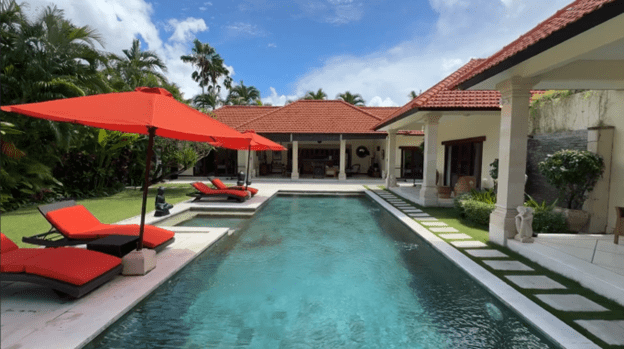 Villa Vara 4 bedroom villa Seminyak with large garden and private swimming pool