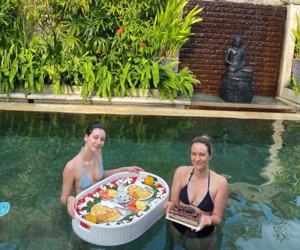 Happy guests at Villa Jaclan Seminyak by Villa Bugis