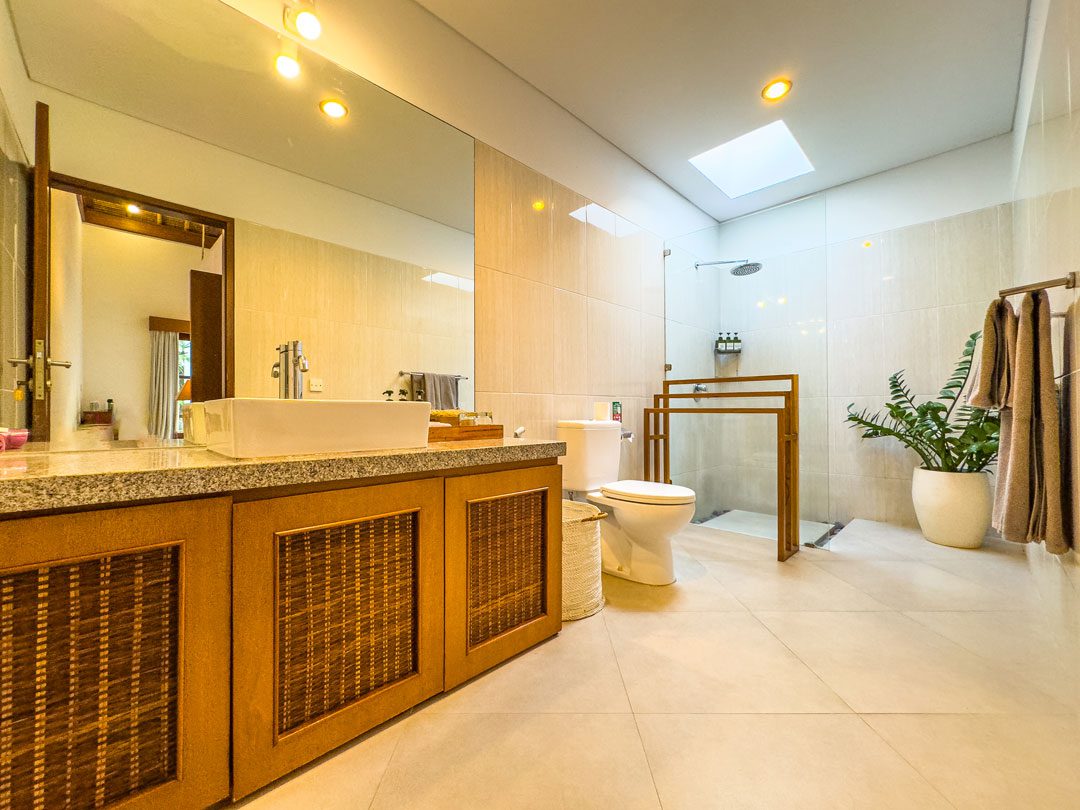 Tropical semi-open ensuite bathroom attached to bedroom 5 at Villa Alore Seminyak by Villa Bugis villa Seminyak.