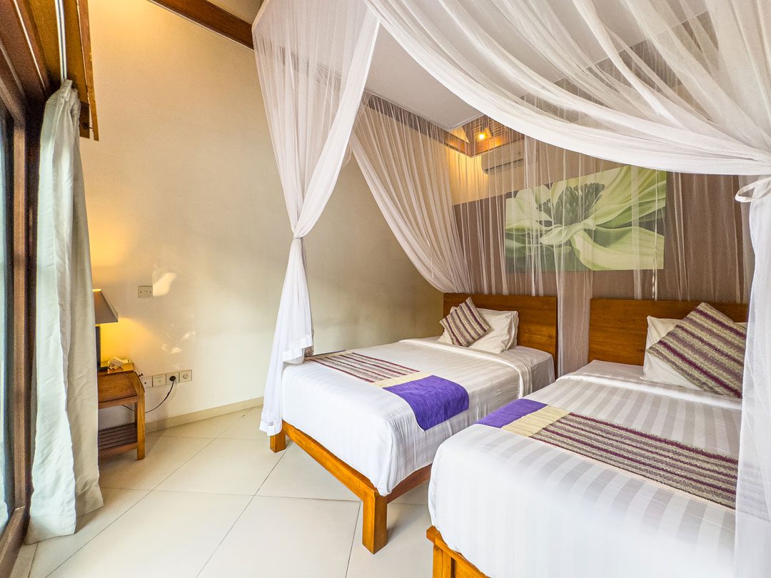 Guest bedroom 3 featuring twin beds at Villa Alore Seminyak by Villa Bugis, offering flexible arrangements in a 6-bedroom villa Seminyak.