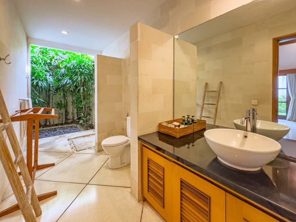 Ensuite tropical bathroom for bedroom 3 at Villa Darma Seminyak by Villa Bugis, equipped with a modern shower and fresh towels in this villa Seminyak.