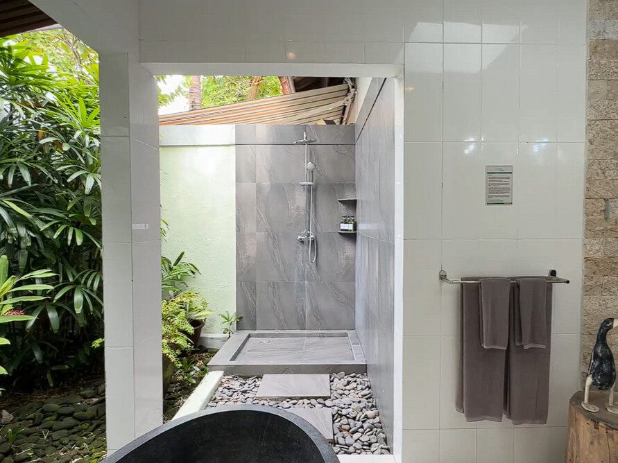 Ensuite luxury bathroom in the master suite at Villa Ginger Seminyak by Villa Bugis, featuring a beautiful semi-open tropical design villa Seminyak.