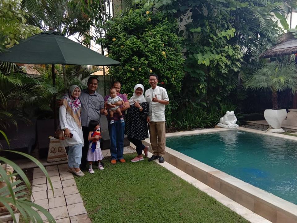 Happy holiday guests at Villa Krisna Seminyak, a villa Seminyak by Villa Bugis