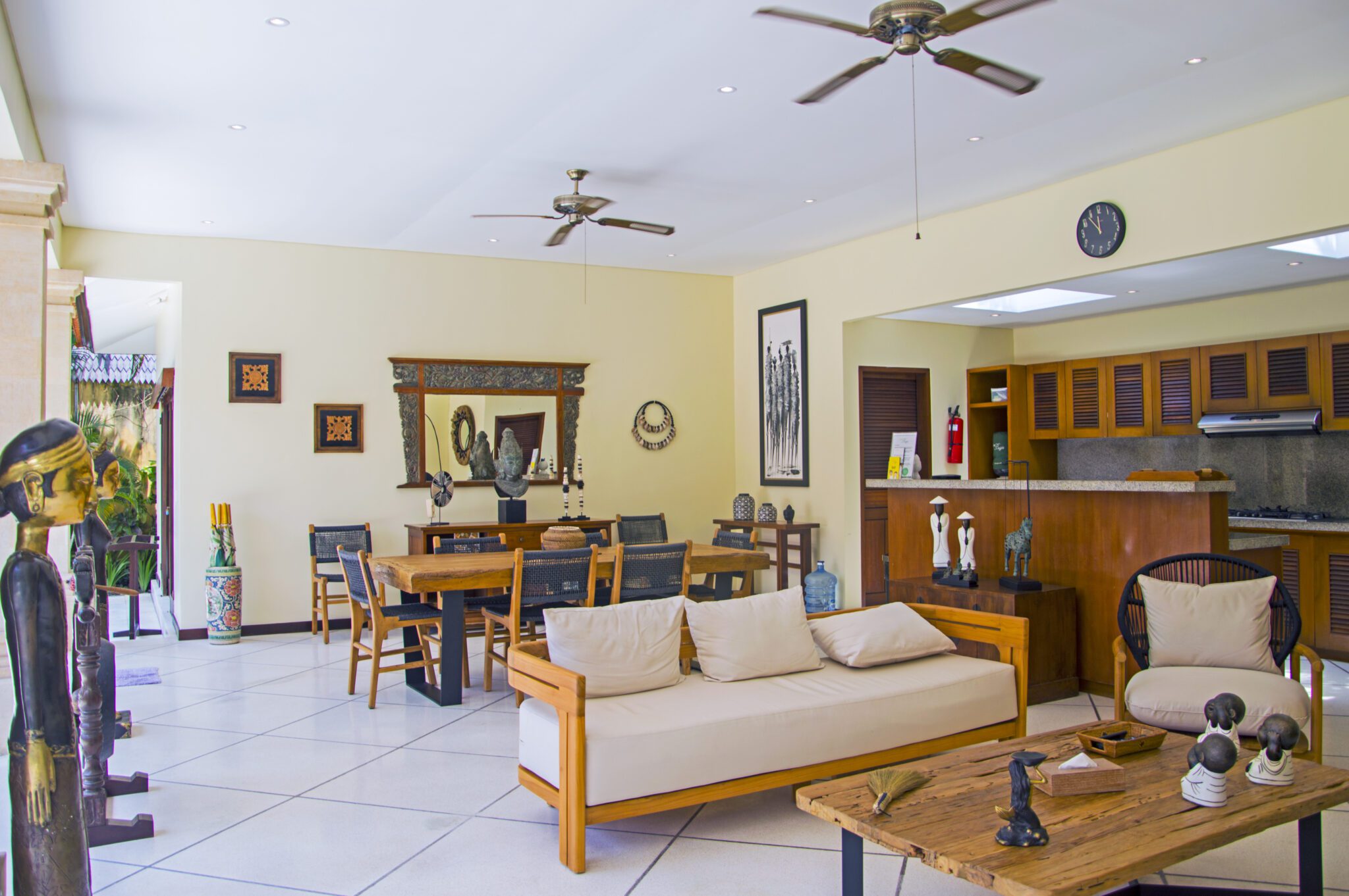 Spacious lounge and gathering zone for family relaxing at Villa Vara Seminyak by Villa Bugis villa Seminyak.